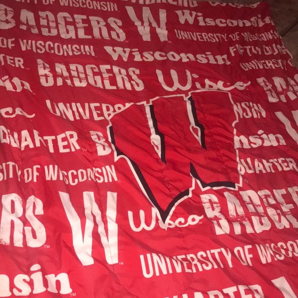 Like brand new Red and white Wisconsin badgers two sided comforter